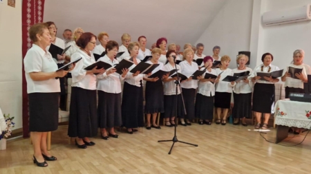 Corul „Crizanteme” din cadrul Centrului CASPEV Baia Mare a susținut un minunat spectacol de pricesne