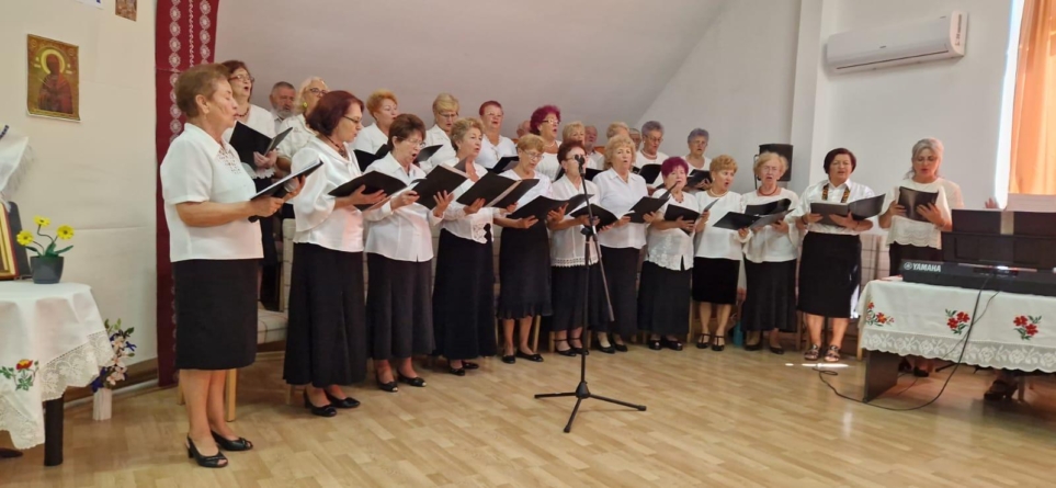Corul „Crizanteme” din cadrul Centrului CASPEV Baia Mare a susținut un minunat spectacol de pricesne