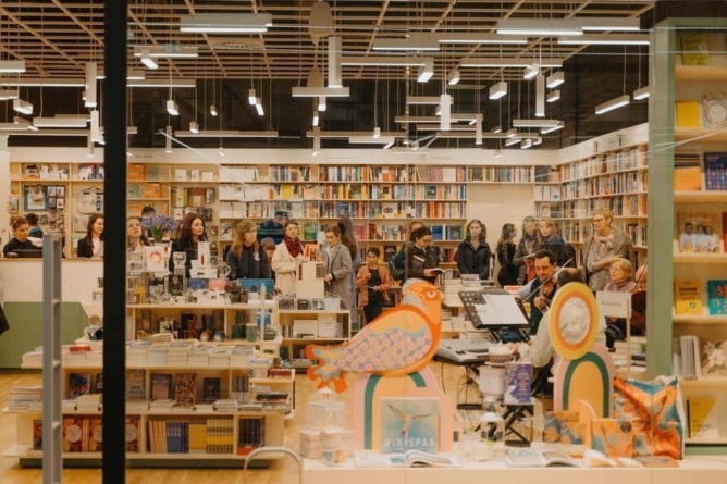 Club de carte pentru adulți la librăria Cărturești