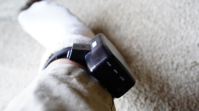 Și-a distrus dispozitivul de monitorizare electronică, dar s-a ales cu un altul. Plus alte complicații la dosar