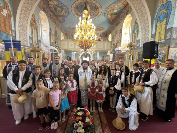PS. Părinte Timotei Sătmăreanul a săvârșit Paraclisul Maicii Domnului la Parohia Ortodoxă „Sfântul Ierarh Nicolae” din localitatea Dindești