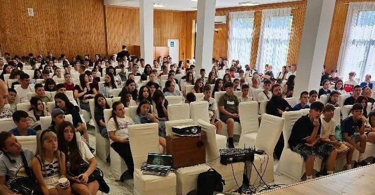 Educație juridică pentru peste 500 de elevi din Maramureș