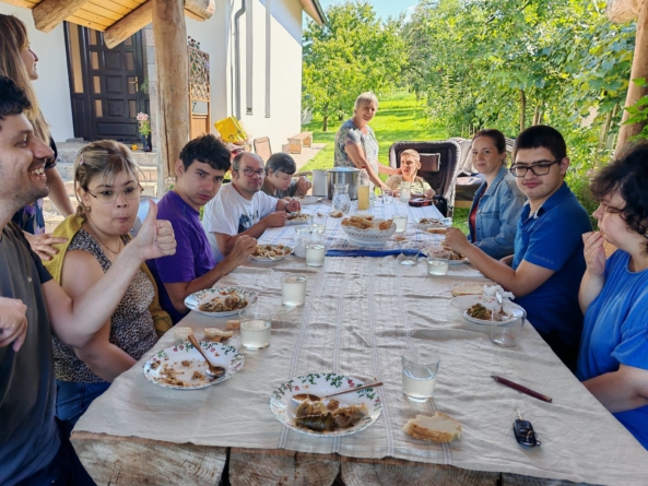 Atelier de gătit în aer liber pentru beneficiarii Asociației Esperando din Baia Mare