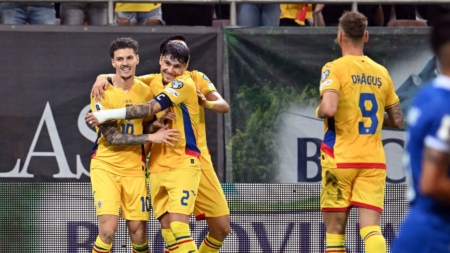 Două meciuri în septembrie pentru națională. 13 jucători din țară și 13 de la cluburi din străinătate au fost convocați de Lucescu