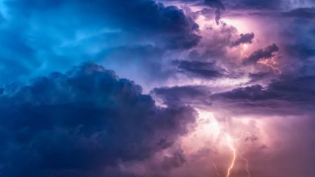 Furtuni puternice prognozate până luni dimineață