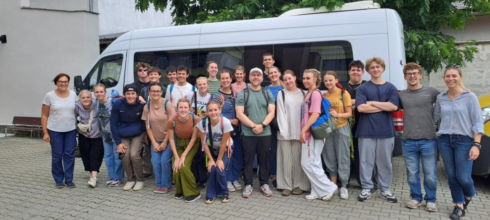 Un microbuz școlar a fost donat pentru copiii din comunitatea Pirita