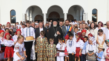 PS. Părinte Iustin s-a aflat în mijlocul credincioșilor la Bârsău de Sus