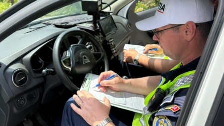 Colecție de infracțiuni: tânăr cercetat după ce a agresat un bărbat și a condus beat și fără permis o mașină neînmatriculată