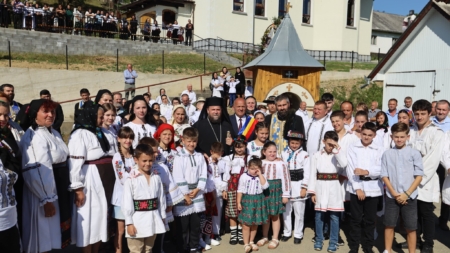 PS. Părinte Timotei Sătmăreanul a săvârșit Paraclisul Maicii Domnului la Parohia din localitatea Larga