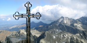 Pentru iubitorii turismului montan, Munții Tatra oferă destinații superbe pentru drumeții