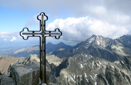 Pentru iubitorii turismului montan, Munții Tatra oferă destinații superbe pentru drumeții