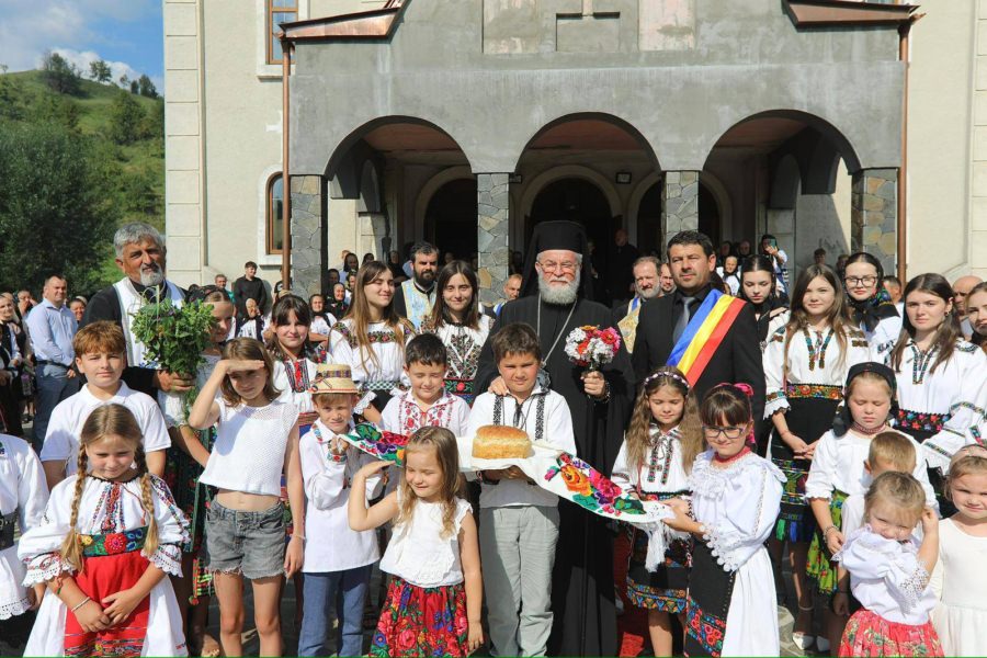 PS. Părinte Iustin a săvârșit Paraclisul Maicii Domnului la Parohia Ortodoxă „Sfinții Apostoli Petru și Pavel” din Ungureni