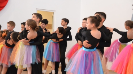 În comuna Fărcașa: Înscrieri la cursuri de dans sportiv și dans modern