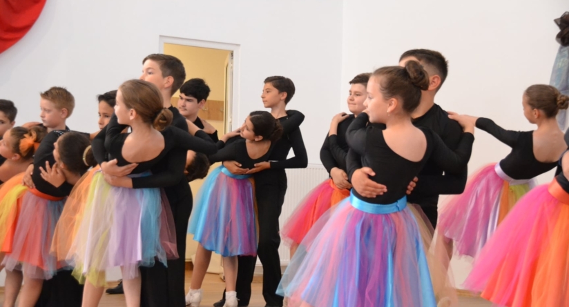 În comuna Fărcașa: Înscrieri la cursuri de dans sportiv și dans modern