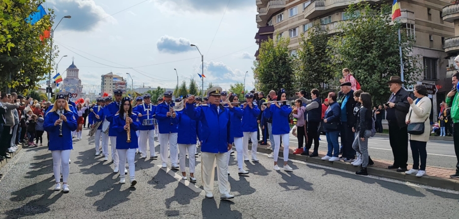 Fanfara Municipală aduce ritm și culoare la Sărbătoarea Castanelor