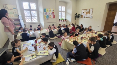 Elevii descoperă istoria prin joc și experiențe interactive la Muzeul Județean de Istorie și Arheologie Maramureș