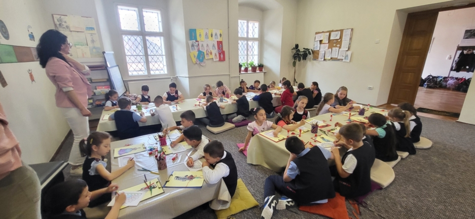 Elevii descoperă istoria prin joc și experiențe interactive la Muzeul Județean de Istorie și Arheologie Maramureș