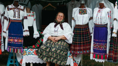 Lucia Chira, meșter popular din Rogoz: „Eu știu de acasă lucra, de când am fost fată, așa am crescut”