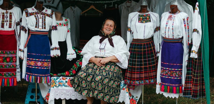 Lucia Chira, meșter popular din Rogoz: „Eu știu de acasă lucra, de când am fost fată, așa am crescut”