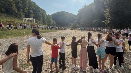 Școala de vară “Tinerii satelor de pe Someș” a reunit aproape 200 de participanți