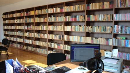 Biblioteca comunală Fărcașa, redeschisă pentru public