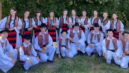 Ansamblul Folcloric „Cercănelul” din Borșa a urcat pe scenă la Festivalul Internațional “Serbările Pădurii” din Vorona