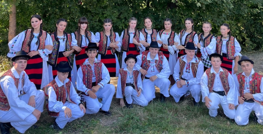 Ansamblul Folcloric „Cercănelul” din Borșa a urcat pe scenă la Festivalul Internațional “Serbările Pădurii” din Vorona