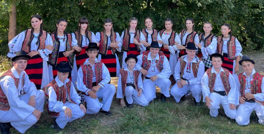 Ansamblul Folcloric „Cercănelul” din Borșa a urcat pe scenă la Festivalul Internațional “Serbările Pădurii” din Vorona