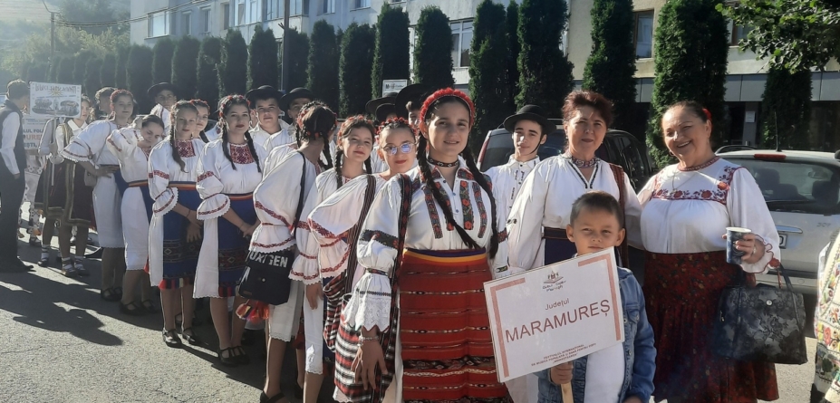 Ansamblul „Tradiții Lăpușene” al Casei de Cultură din Târgu Lăpuș a strălucit la Festivalul-Concuurs Internațional de Muzică și Dans pentru Copii „Moineşteanca”