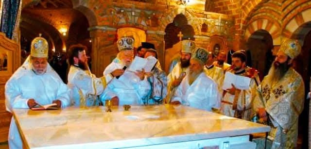 Se împlinesc 22 de ani de la târnosirea demisolului Catedralei Episcopale „Sfânta Treime” din Baia Mare