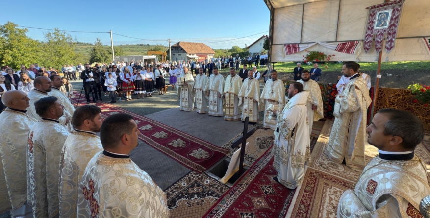 S-a pus piatra de temelie pentru noua biserică de zid din Ciolt
