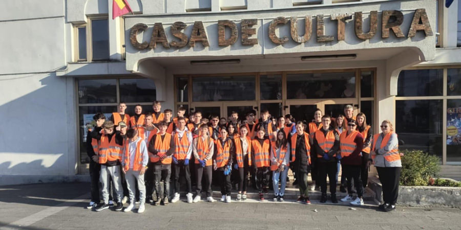 „Let’s Do It, Romania!” la Vișeu de Sus: Elevii și profesorii s-au mobilizat pentru un oraș mai curat