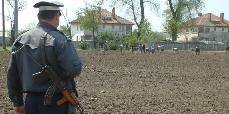 Să vezi și să nu crezi – salariu plus 15% din pensie pentru foștii gardieni