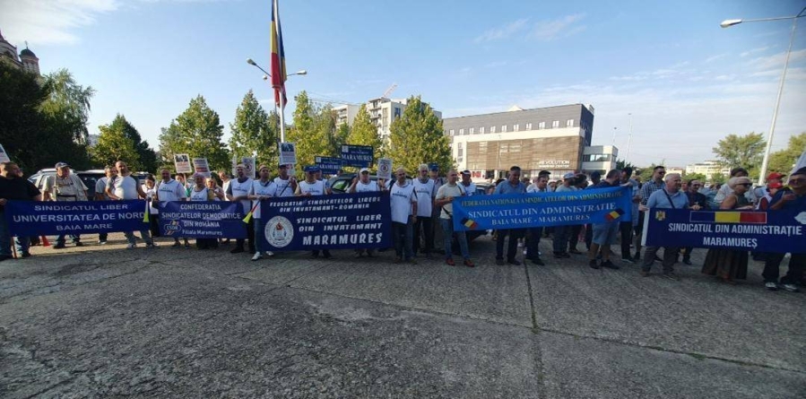 Profesorii și angajații din administrația locală au participat la un protest pașnic, conform programului stabilit