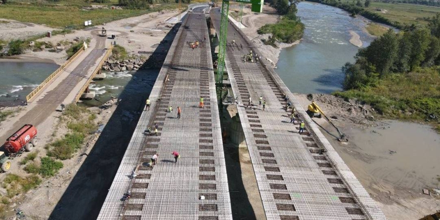 Construcția podului peste Tisa se află pe ultima sută de metri