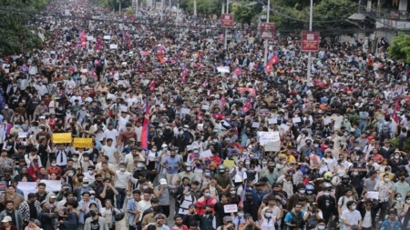 Când Facebook și YouTube dispar, tinerii ies în stradă – 19 morți în Nepal