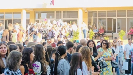 Curtea pictată de copii a fost scena unui nou început