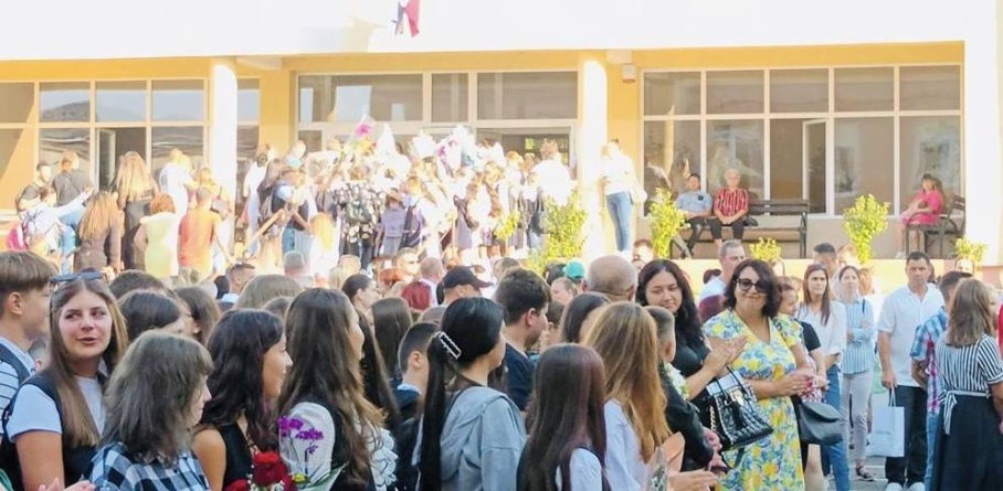 Curtea pictată de copii a fost scena unui nou început