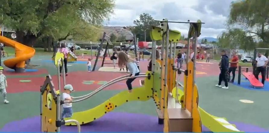 S-a deschis cel mai mare loc de joacă din Baia Mare