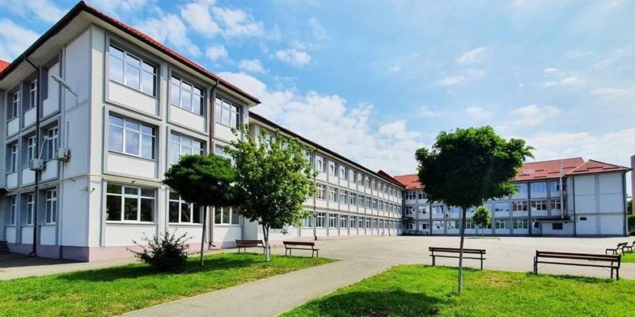Colegiul Național „Vasile Lucaciu” din Baia Mare anunță deschiderea pentru clasele a V-a și a IX-a