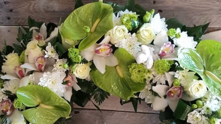 Cavnic spune adio coroanelor artificiale în cimitire