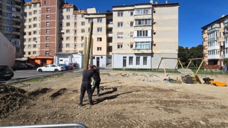 Spațiu de joacă în construcție la Sighet