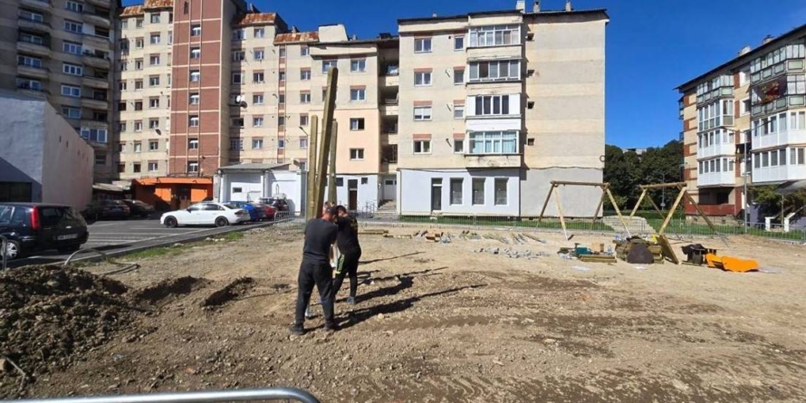 Spațiu de joacă în construcție la Sighet