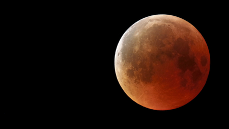 Eclipsă totală de lună pe 7 septembrie: Sunteți invitați să urmăriți fenomenul de la Planetariul Baia Mare