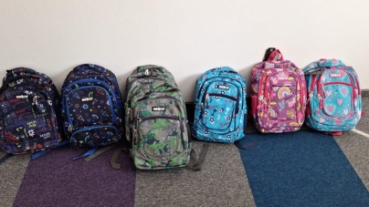 Ghiozdane pline cu rechizite și speranțe pentru școlarii autiști