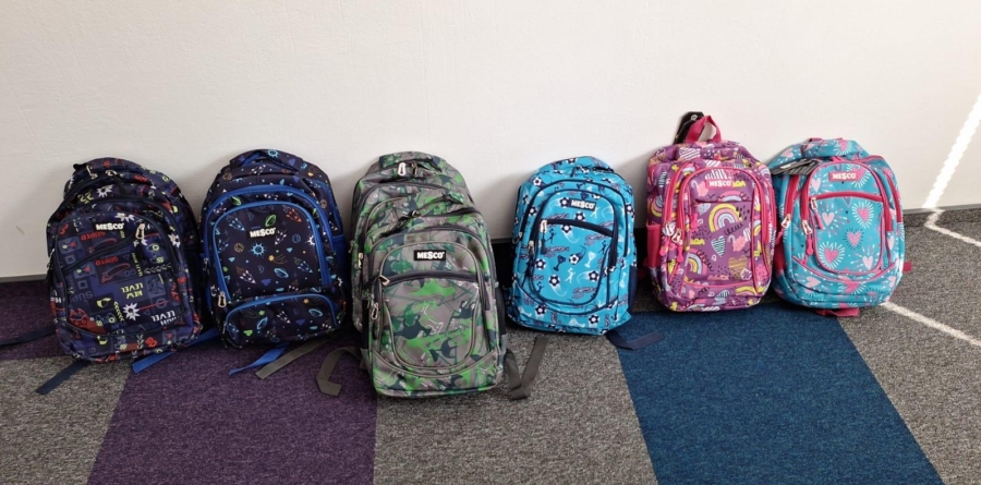 Ghiozdane pline cu rechizite și speranțe pentru școlarii autiști