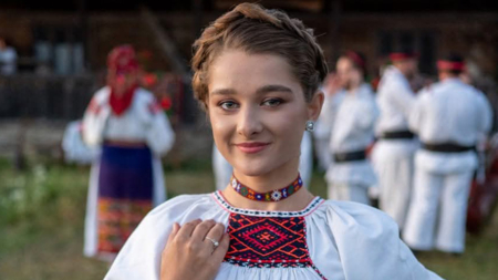 Simona Neag, tinerețe și talent în slujba folclorului: „Muzica populară nu este doar o pasiune, ci parte din identitatea mea”