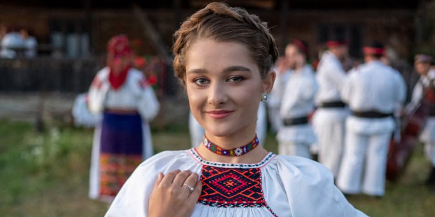 Simona Neag, tinerețe și talent în slujba folclorului: „Muzica populară nu este doar o pasiune, ci parte din identitatea mea”