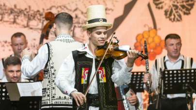 Rareș Pop, un tânăr talentat care promite mult în folclorul maramureșean: „Scena o simt ca pe propria mea casă”