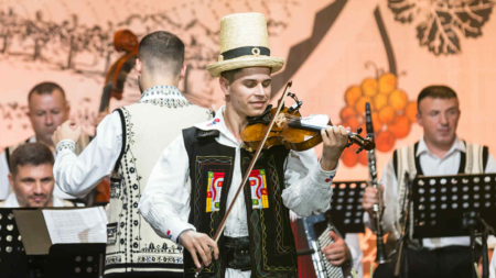 Rareș Pop, un tânăr talentat care promite mult în folclorul maramureșean: „Scena o simt ca pe propria mea casă”